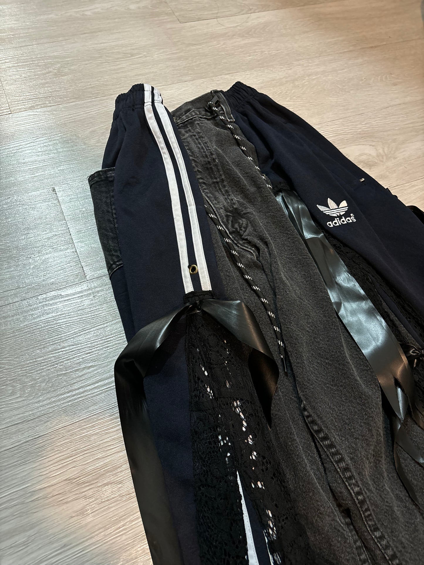 Adidas Remake Ribbon Pants (黑拼黑 白色間條邊)