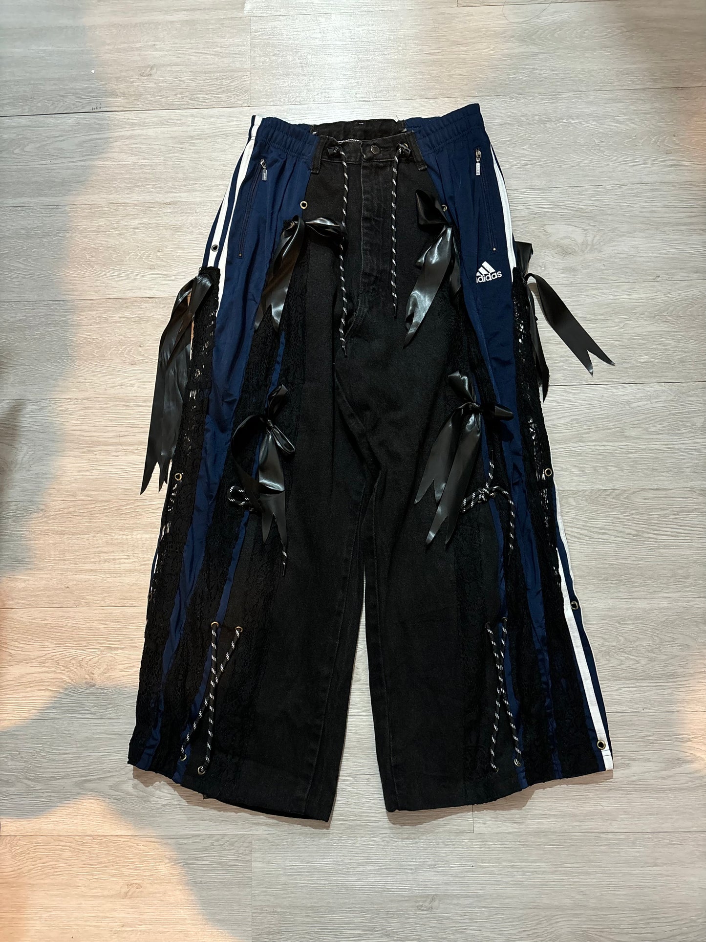 Adidas Remake Ribbon Pants (黑拼深藍 白色間條邊)