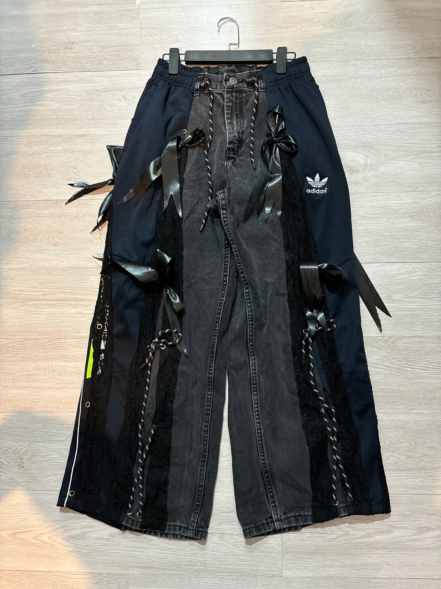 Adidas Remake Ribbon Pants (黑拼黑 冇白色間條邊)